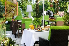 Art & Garden Residence