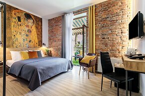 Art & Garden Residence