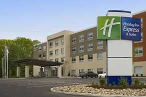 Holiday Inn Express & Suites Altoona by IHG