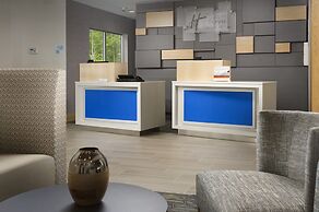 Holiday Inn Express & Suites Altoona by IHG