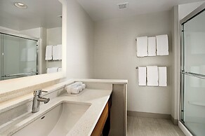 Holiday Inn Express & Suites Altoona by IHG