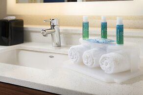 Holiday Inn Express & Suites Altoona by IHG