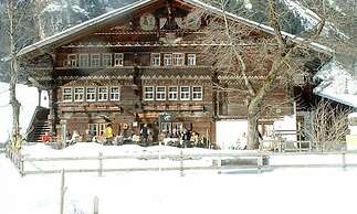 Waldhotel Doldenhorn
