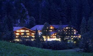Waldhotel Doldenhorn