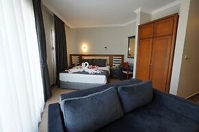 Club Karakas Apart