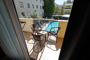 Club Karakas Apart