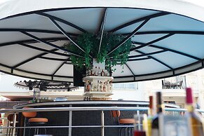 Club Karakas Apart