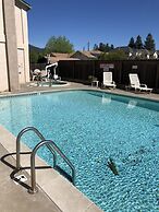 Cloverdale Wine Country Inn & Suites