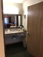 Cloverdale Wine Country Inn & Suites