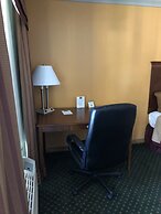 Cloverdale Wine Country Inn & Suites