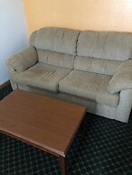 Cloverdale Wine Country Inn & Suites