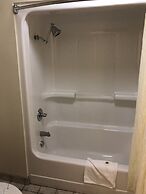 Cloverdale Wine Country Inn & Suites