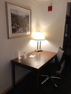 Cloverdale Wine Country Inn & Suites