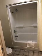 Cloverdale Wine Country Inn & Suites