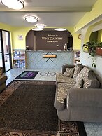 Cloverdale Wine Country Inn & Suites