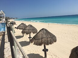 Cancun Plaza Condo
