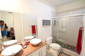La Isla Condominiums by Cheap Getaway