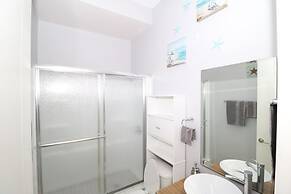 La Isla Condominiums by Cheap Getaway