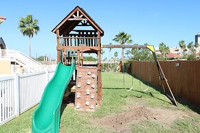 La Isla Condominiums by Cheap Getaway