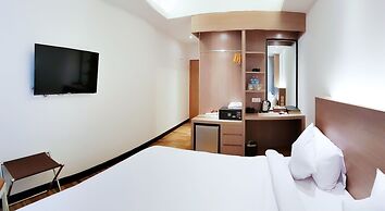 Clover Suites Royal Lake Yangon