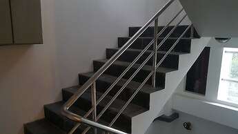 Clover Suites Royal Lake Yangon