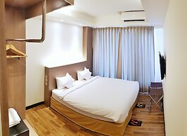 Clover Suites Royal Lake Yangon