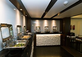 Clover Suites Royal Lake Yangon