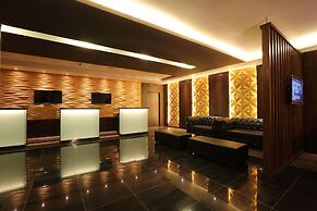 Clover Suites Royal Lake Yangon