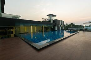 Clover Suites Royal Lake Yangon