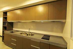 Clover Suites Royal Lake Yangon