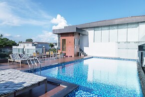 Clover Suites Royal Lake Yangon