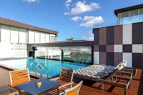 Clover Suites Royal Lake Yangon