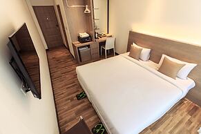 Clover Suites Royal Lake Yangon