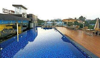 Clover Suites Royal Lake Yangon