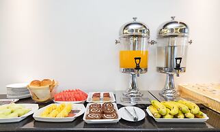 Clover Suites Royal Lake Yangon