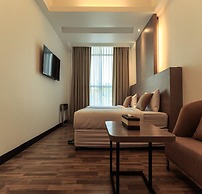 Clover Suites Royal Lake Yangon