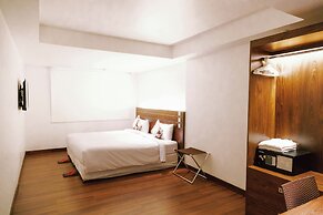 Clover Suites Royal Lake Yangon