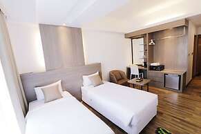 Clover Suites Royal Lake Yangon