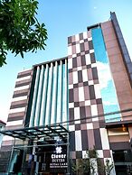 Clover Suites Royal Lake Yangon