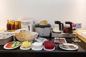 Clover Suites Royal Lake Yangon