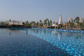 Clover Suites Royal Lake Yangon