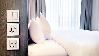 Clover Suites Royal Lake Yangon