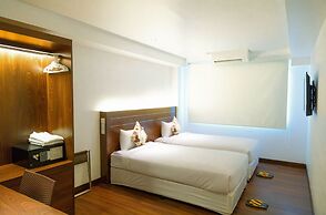 Clover Suites Royal Lake Yangon