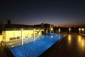 Clover Suites Royal Lake Yangon