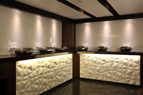 Clover Suites Royal Lake Yangon