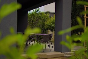 Bed and Breakfast Outlet Hotel