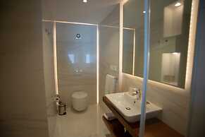 Bougainville Bay Hotel