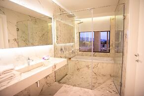 Bougainville Bay Hotel