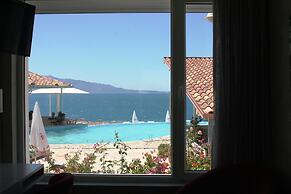 Bougainville Bay Hotel