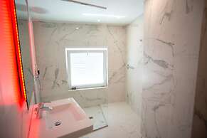 Bougainville Bay Hotel